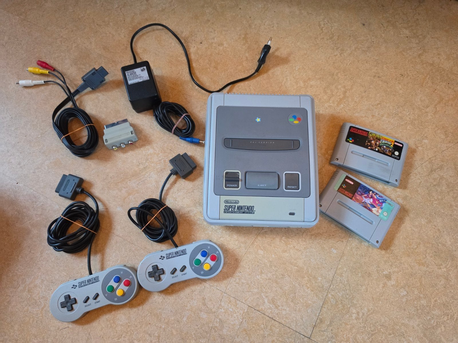 Super Nintendo SNES compleet + 2 controllers + Aladdin + Don, Spelcomputers en Games, Ophalen of Verzenden, Gebruikt, Met 2 controllers