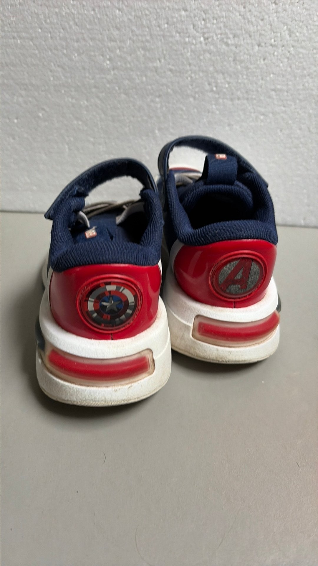 Adidas Marvel sneakers sportschoenen gympen maat 30, Ophalen of Verzenden, Zo goed als nieuw, Jongen, Sportschoenen