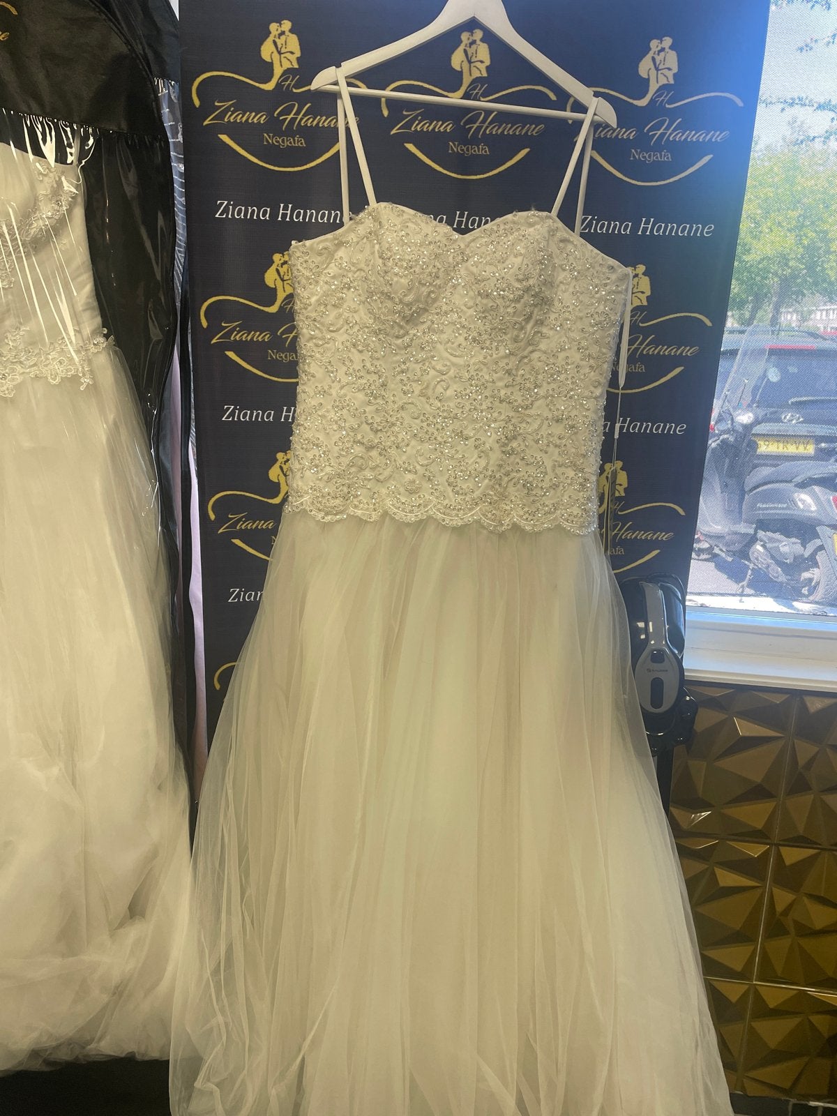 Prachtige trouwjurk met kralen en tule, maat 42-44, Kleding | Dames, Ophalen of Verzenden, Zo goed als nieuw, Wit, Trouwjurk