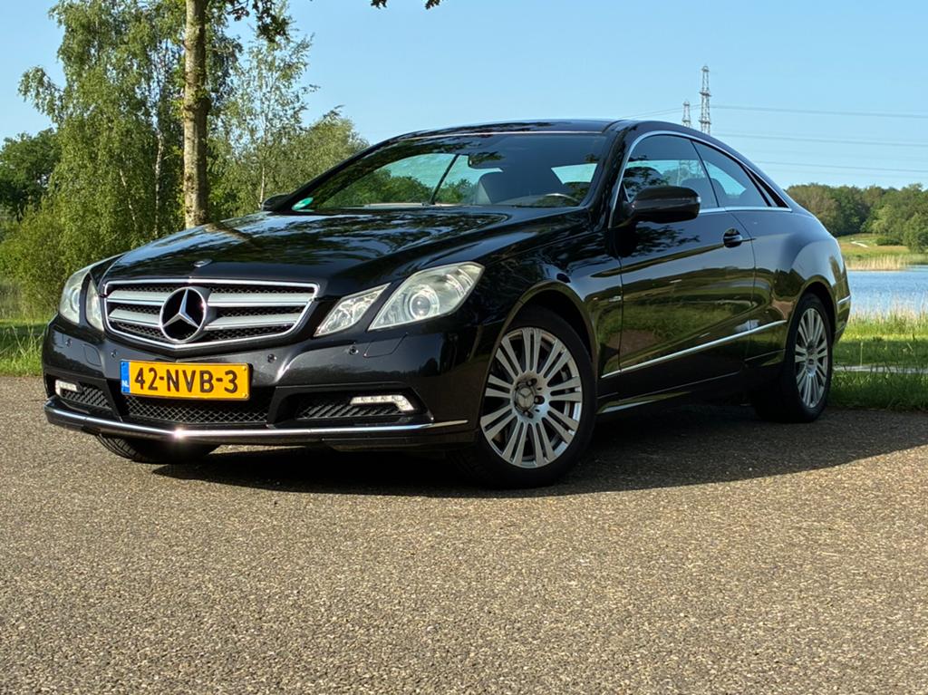 Mercedes E350 CGI Coupe AUT zwart 2009, Automaat, Achterwielaandrijving, 1800 kg, 4 stoelen
