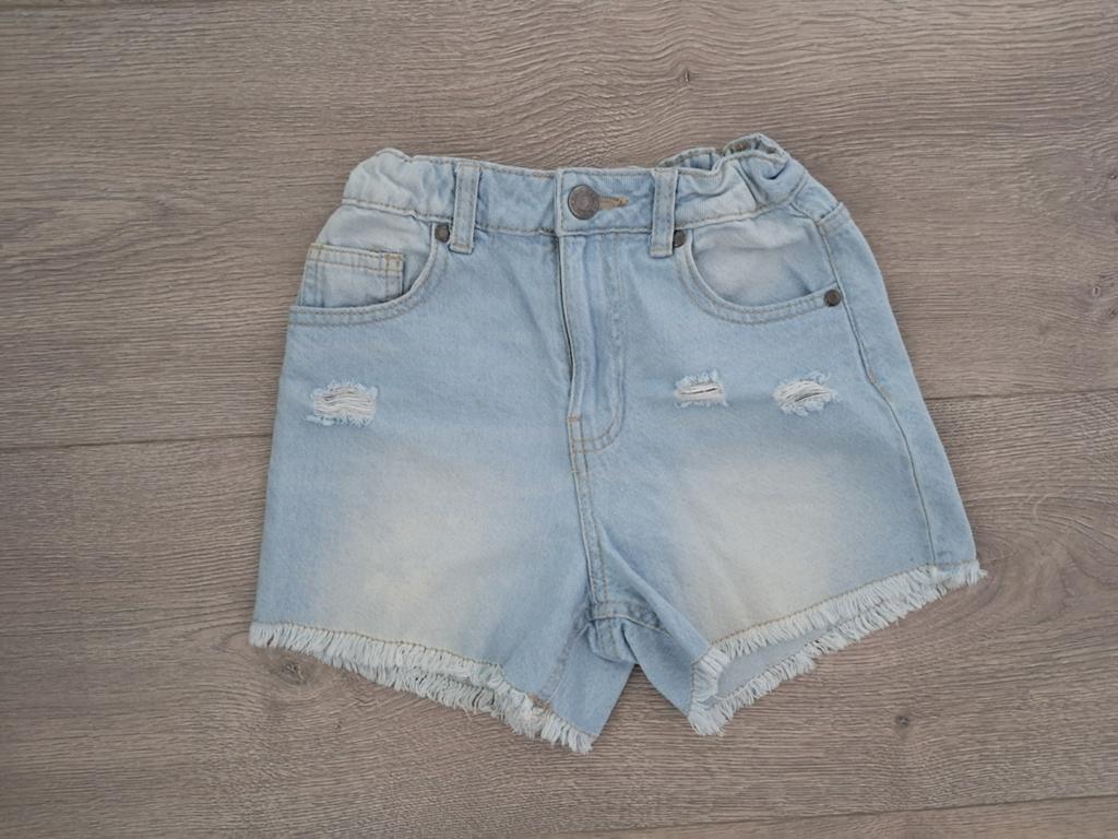 YFK korte spijkerbroek hotpants maat 134 voor een meisje, Broek, Meisje, YFK, Ophalen of Verzenden
