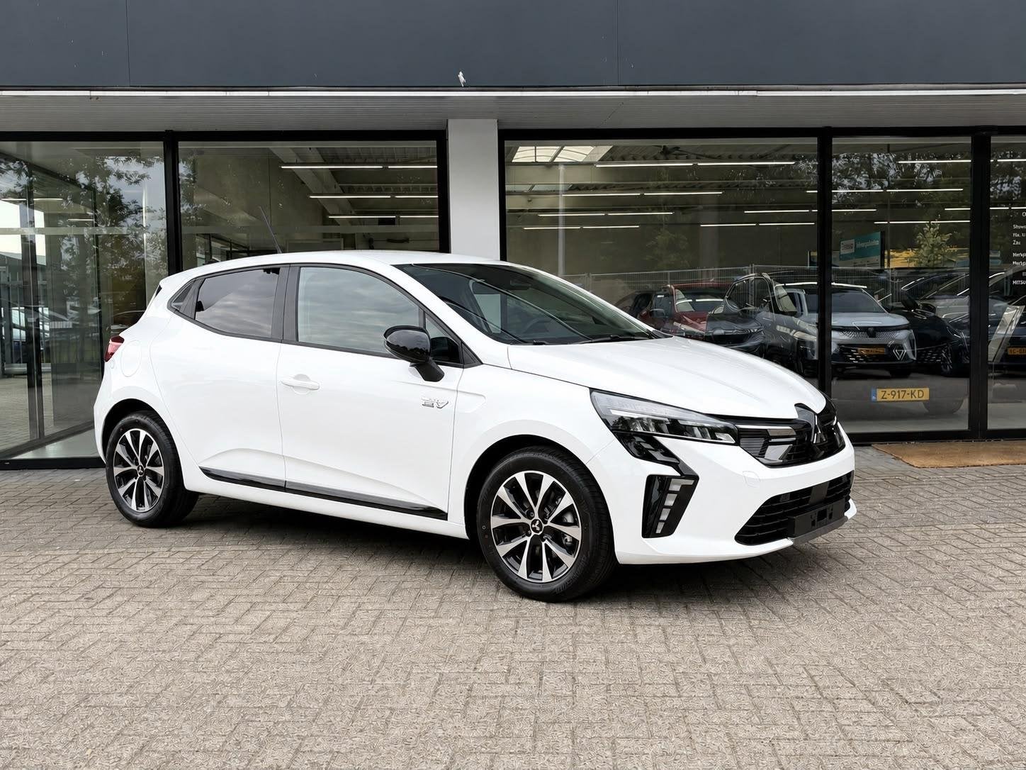 Mitsubishi Colt 1.6 HEV Intense NIEUW UIT VOORRAAD LEVERBAAR, Stof, Met garantie (alle), Nieuw, Hybride Elektrisch/Benzine