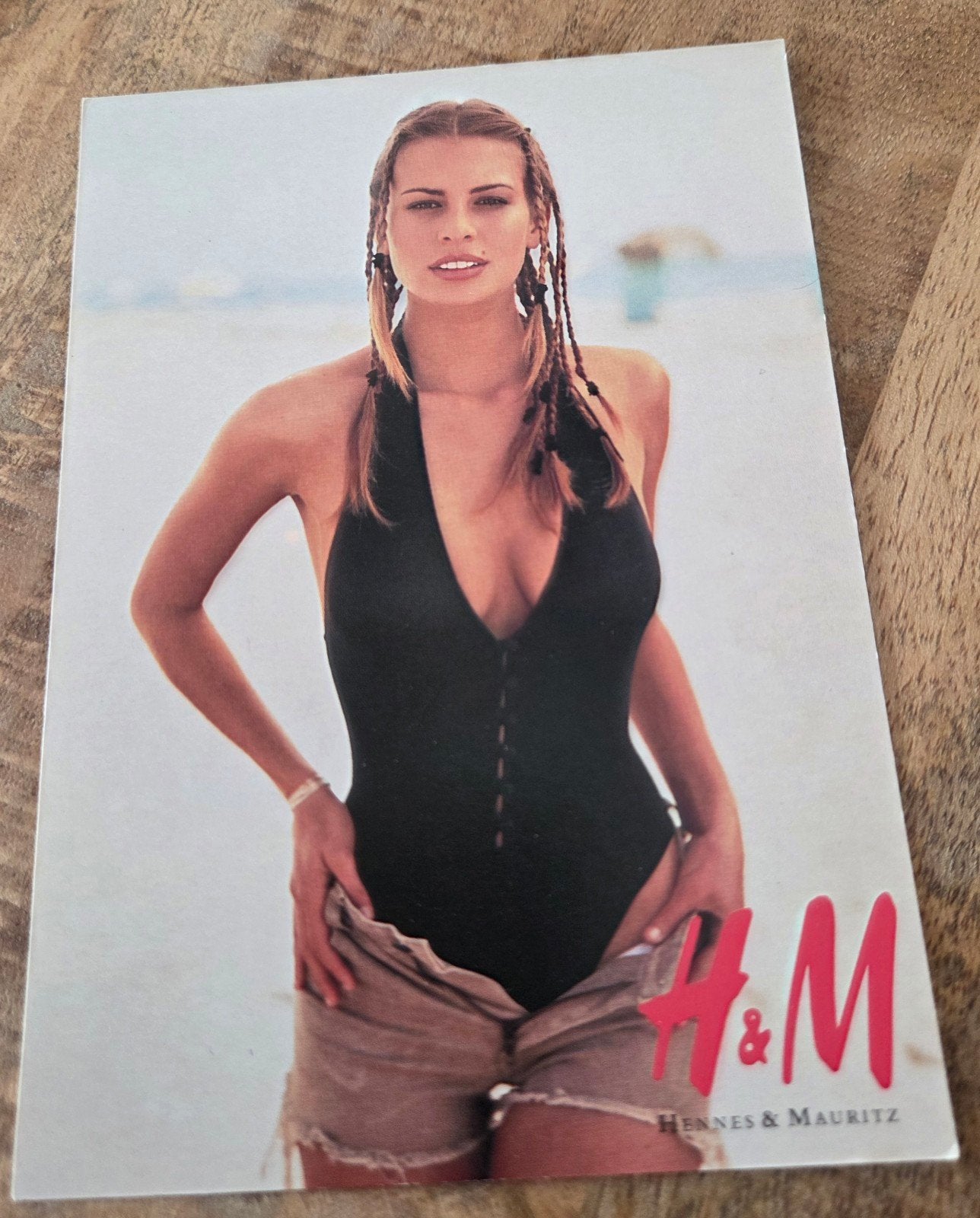 H&M Ansichtkaart - sexy model in badpak, Verzenden, 1980 tot heden, Ongelopen, Overige thema's
