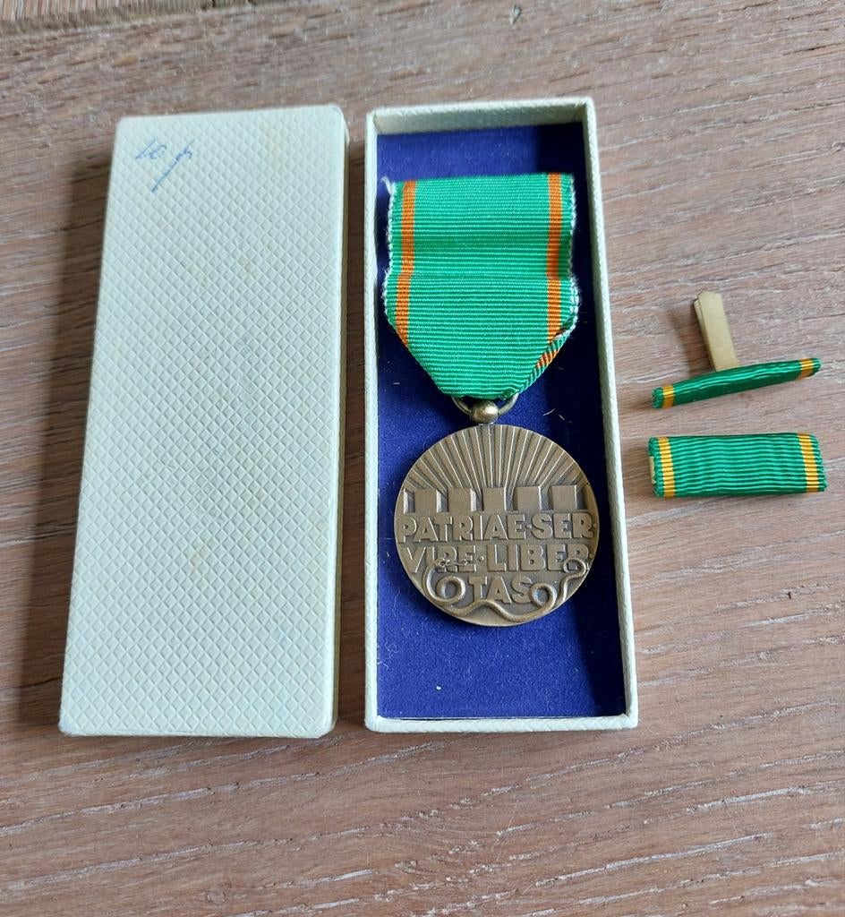 Bronzen medaille " Patriae-servire- libertas ", Ophalen of Verzenden, Brons