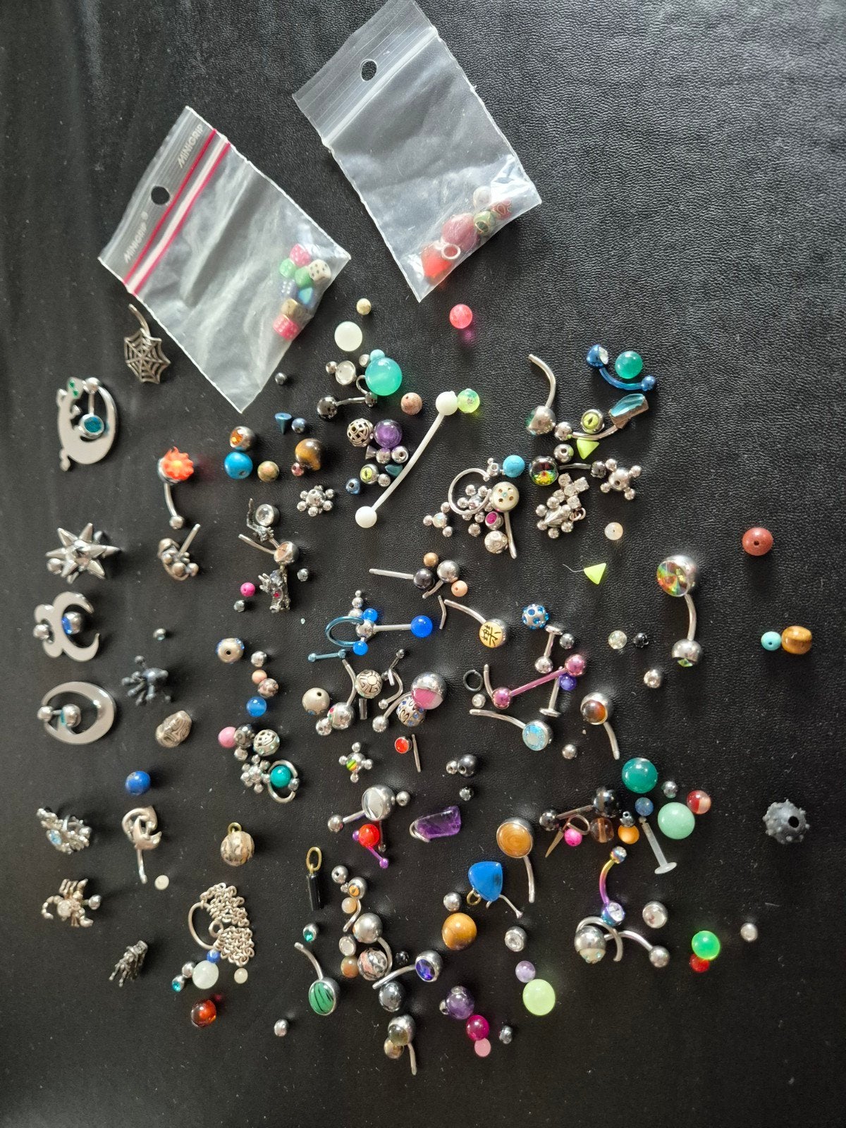 Een collectie piercings (navel, oor, neus, lip), Sieraden, Tassen en Uiterlijk, Piercings, Ophalen, Gebruikt, Staal, Lip- of Labretpiercing