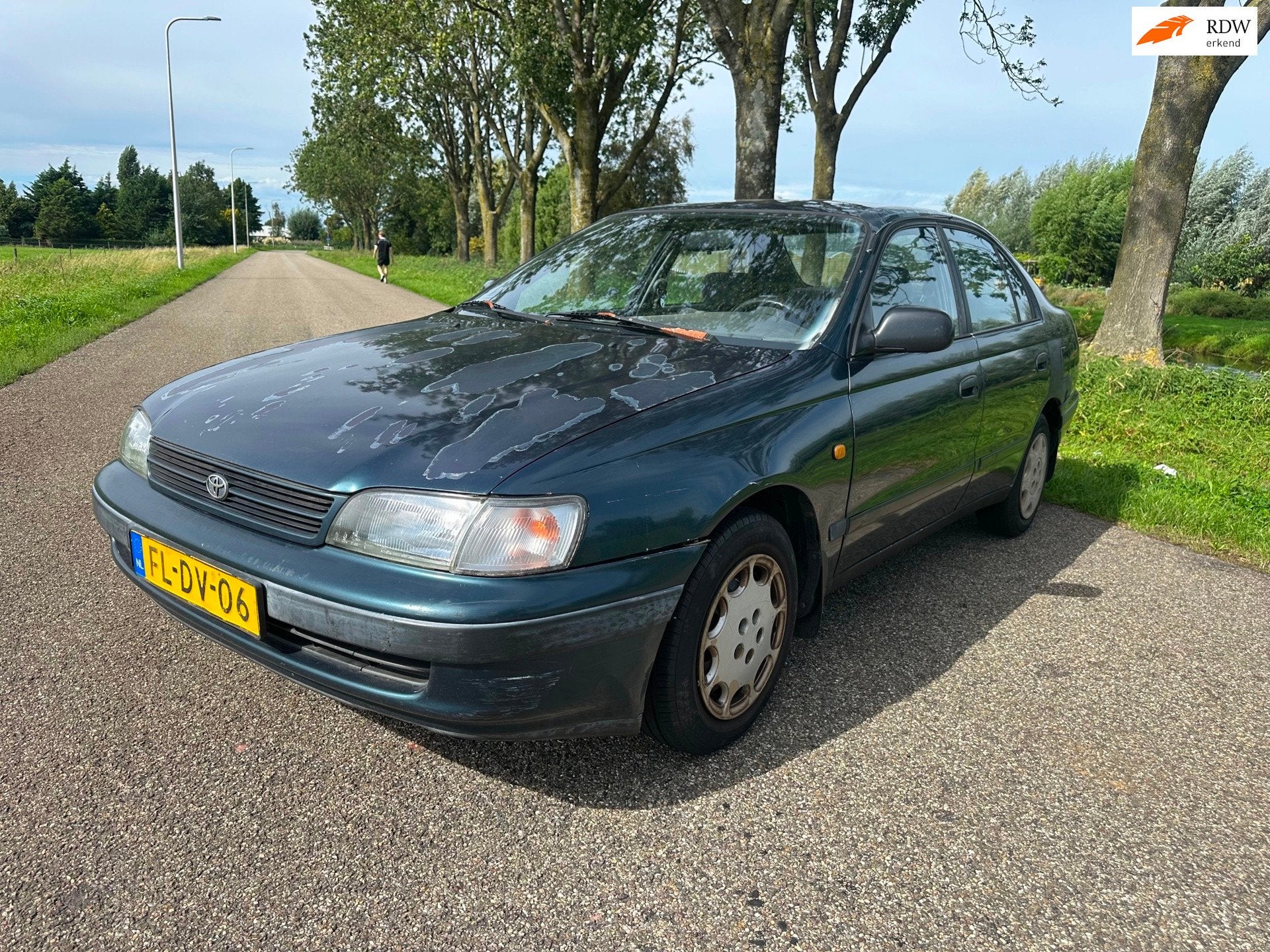 Toyota Carina E 1.6i|rijdt goed|nw d-riem|lang apk, Auto's, Voorwielaandrijving, Gebruikt, Zwart, 4 cilinders