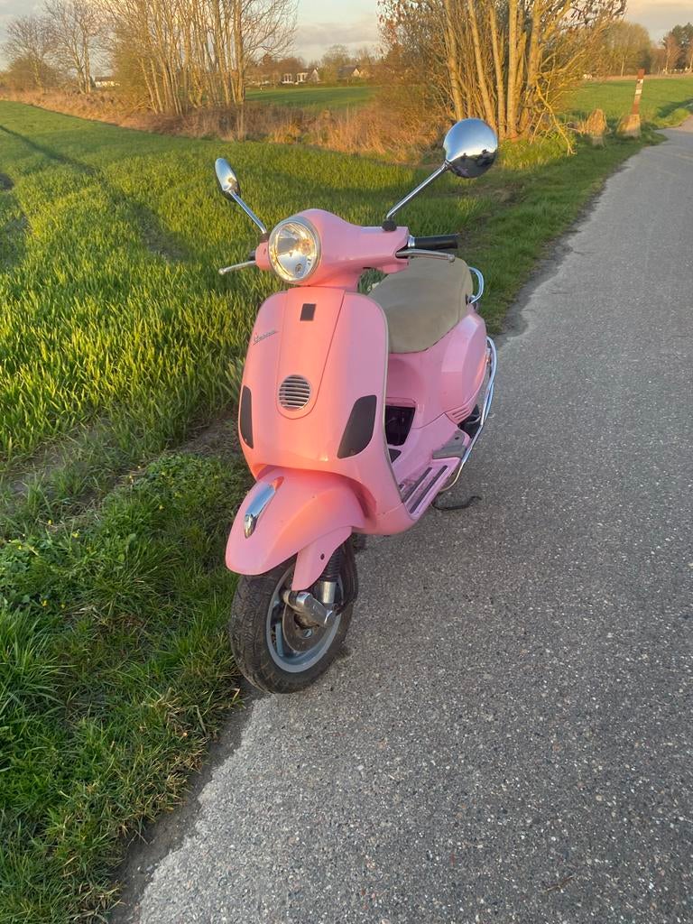 Vespa LX 50 2 takt roze, Fietsen en Brommers, Scooters | Vespa, Tweetakt, Gebruikt, Maximaal 45 km/u, Ophalen of Verzenden