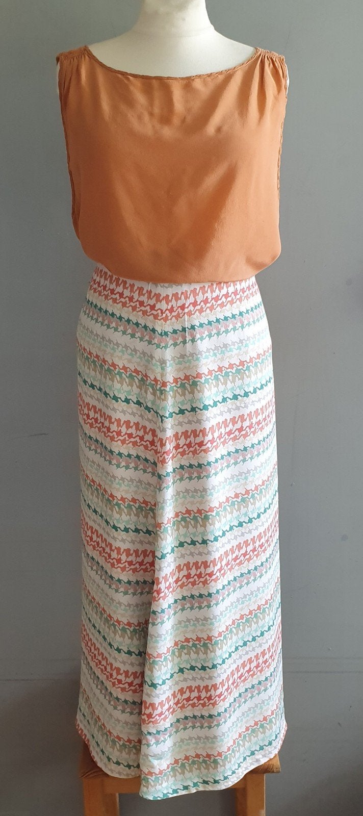 RIANI rok, Ophalen of Verzenden, Zo goed als nieuw, Maat 42/44 (L), Onder de knie
