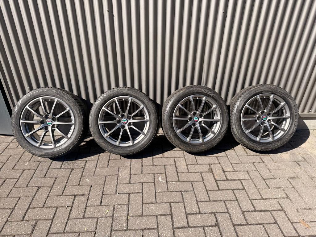 Alfa Romeo Giulia All Season set 225/50R17, Ophalen, 17 inch, All Season, Band(en)