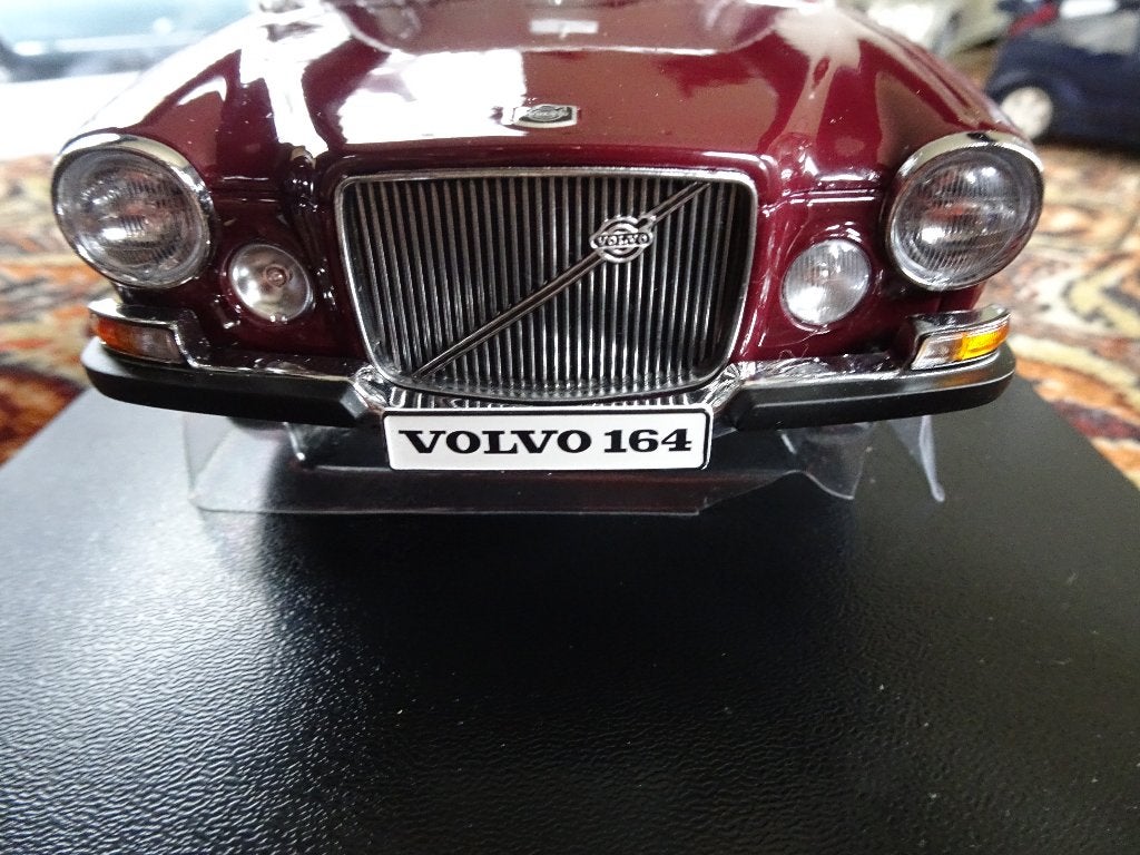 MOOIE VOLVO  164 /1970  NEUW IN DE DOOS WINE RED 1;18, Ophalen of Verzenden, Zo goed als nieuw, Auto, Overige merken