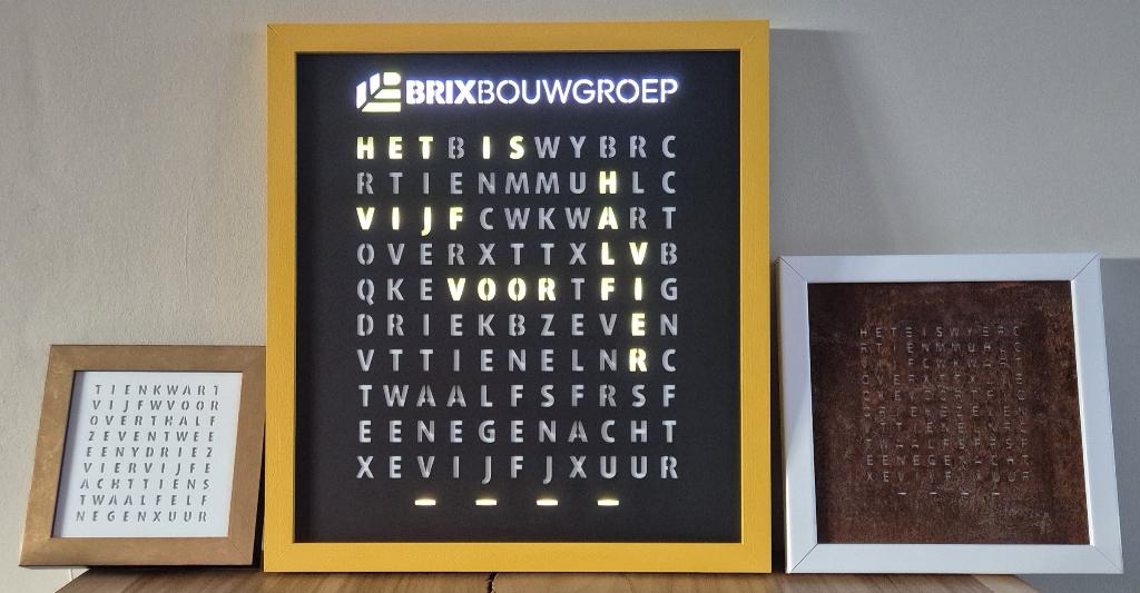 Maatwerk woordklok - diverse maten en materialen, Huis en Inrichting, Woonaccessoires | Klokken, Ophalen of Verzenden, Nieuw, Wandklok