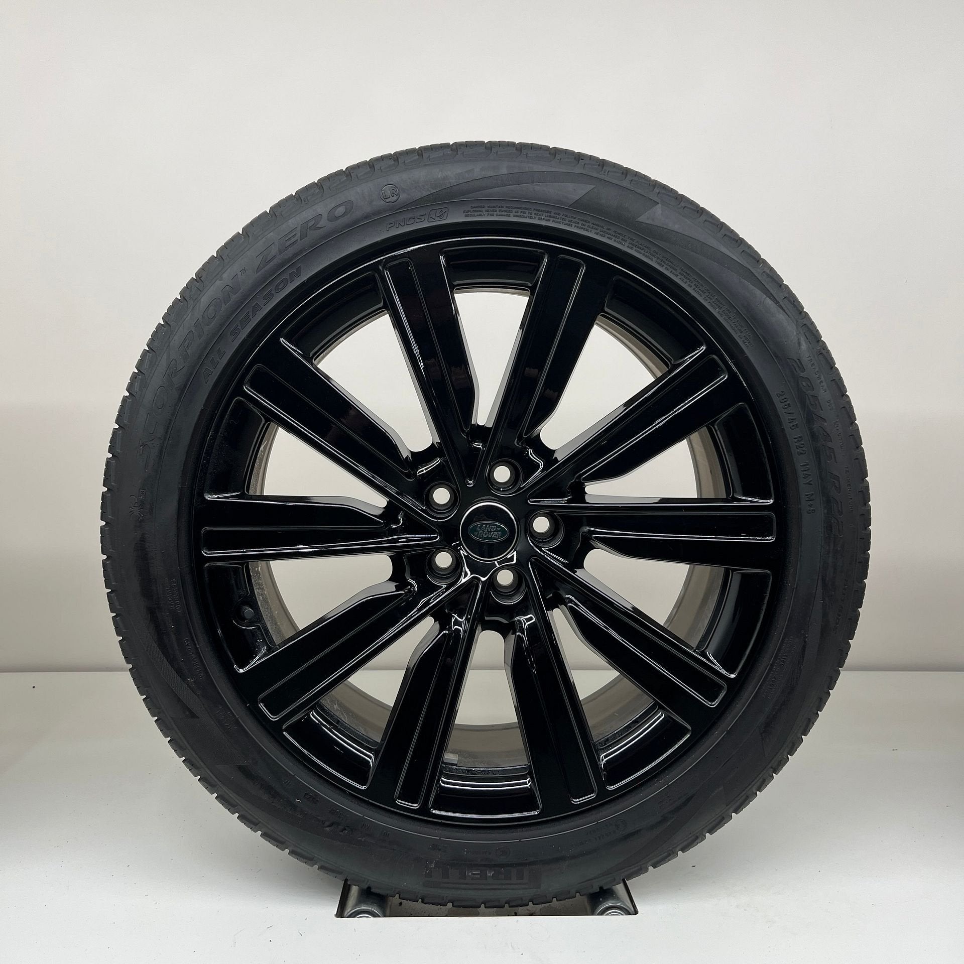Land Rover Range Rover - 22 inch - all season, Auto-onderdelen, Gebruikt, 285 mm, Banden en Velgen, Overige maten