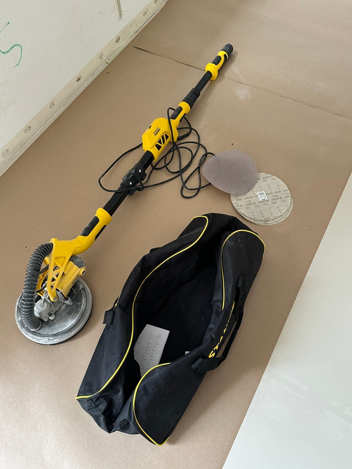 Wandschuur machine - Stanley Fatmax SFMEE500S-QS, Doe-het-zelf en Verbouw, Gereedschap | Schuurmachines, Ophalen, Zo goed als nieuw