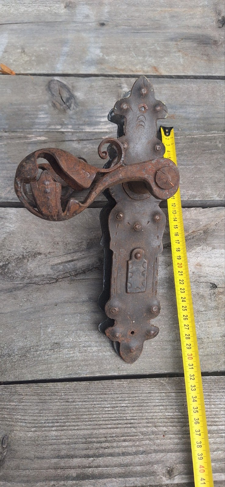 Antieke ijzeren poortklink met schild, Antiek en Kunst, Ophalen of Verzenden
