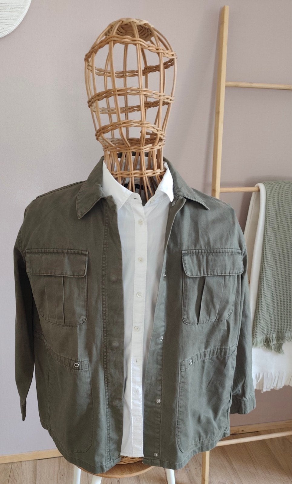 Leuk legergroen jasje van H&M, maat M, Maat 38/40 (M), Verzenden, H&M Divided, Gedragen