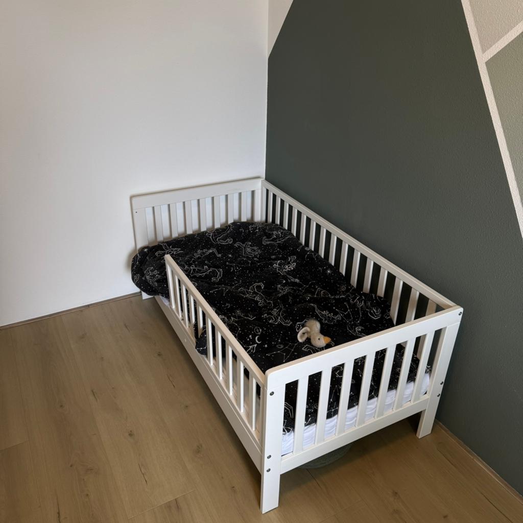 Peuterbed 140x70 petit amélie plume inclusief matras, Ophalen, Zo goed als nieuw, Jongetje of Meisje