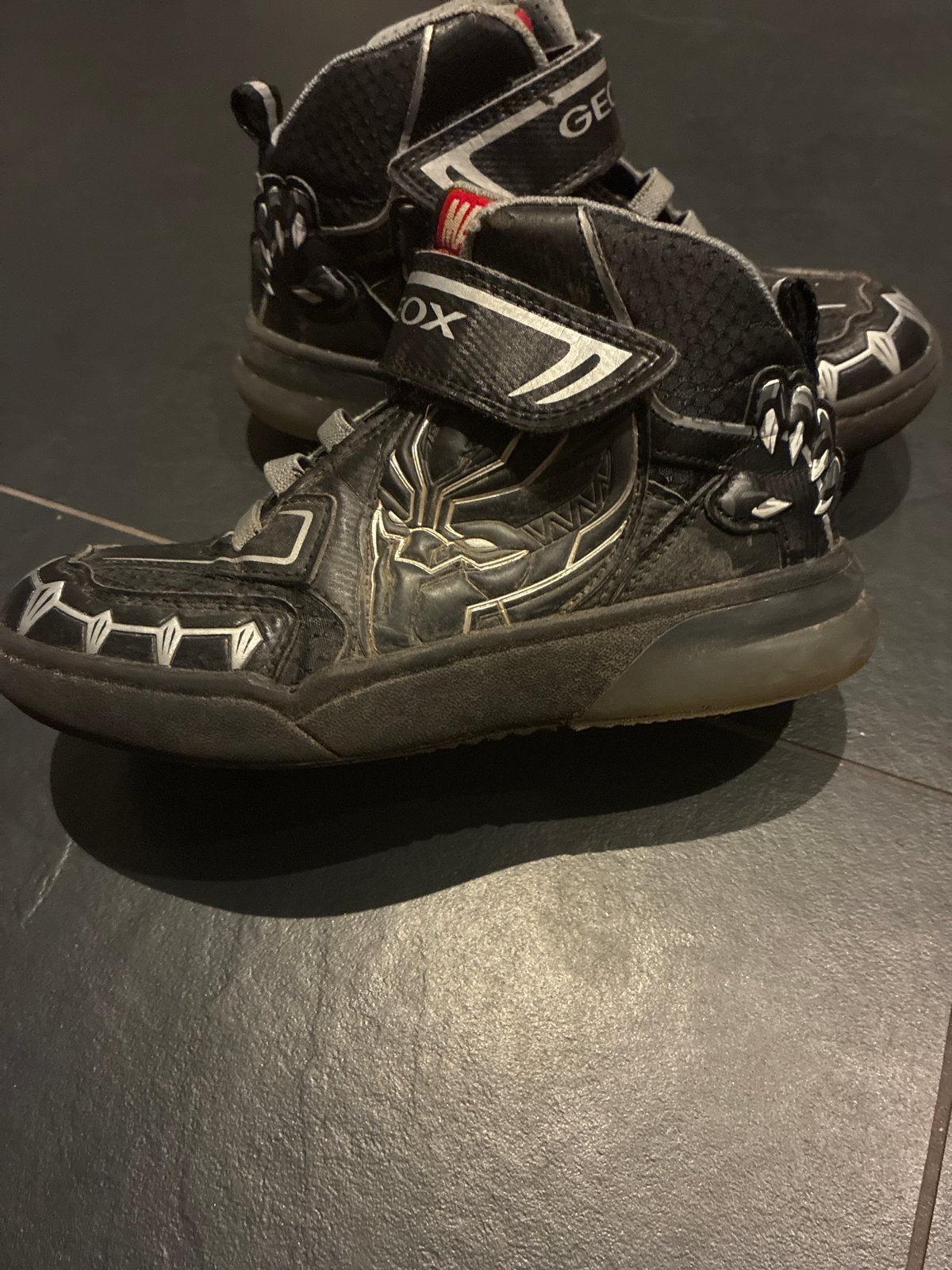 Geox Marvel Black Panther schoenen met lichtjes maat 31, Ophalen of Verzenden, Gebruikt, Jongen, Schoenen