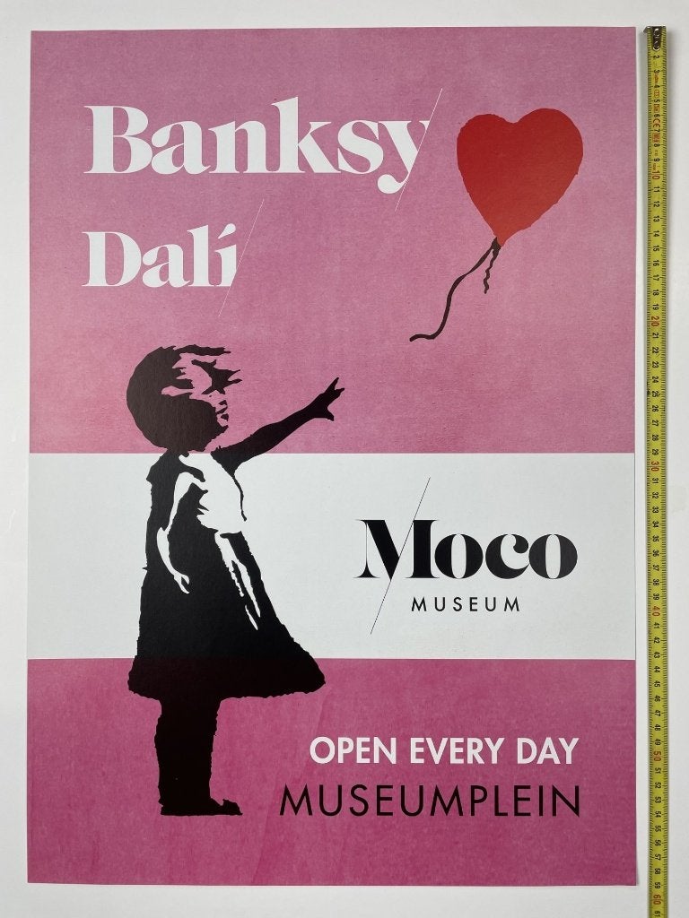 poster Banksy 2017 Moco museum, Verzamelen, Posters, Zo goed als nieuw, A1 t/m A3, Ophalen of Verzenden