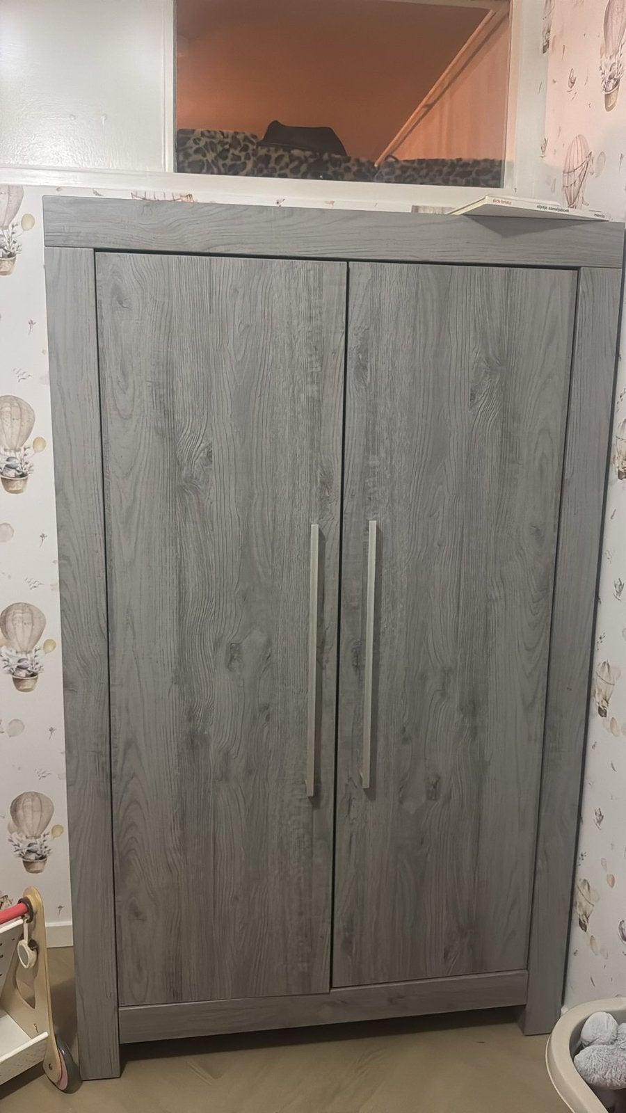 Kledingkast in mooie taupe kleur, Ophalen, 100 tot 150 cm, Zo goed als nieuw, 150 tot 200 cm