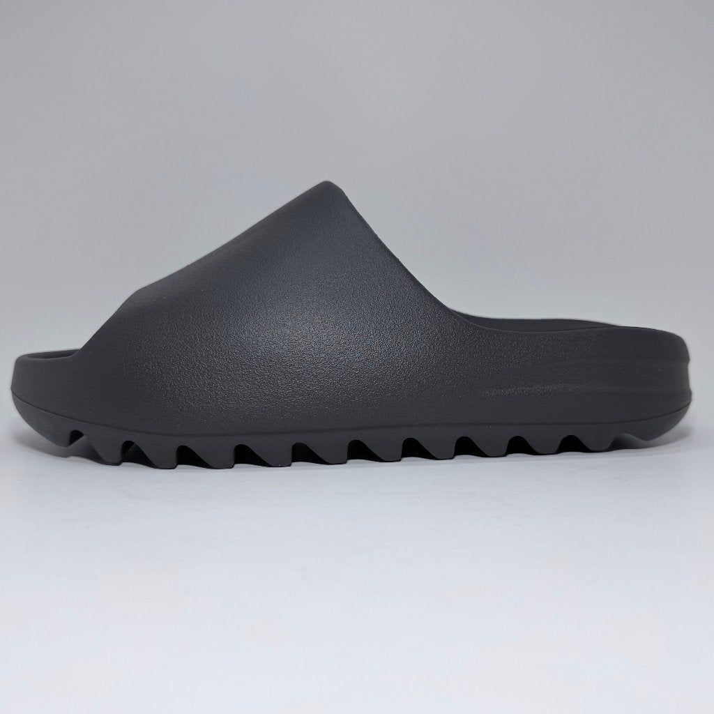 adidas Yeezy Slide Onyx - Maat 42, Kleding | Heren, Slippers, Zwart, Nieuw, Ophalen of Verzenden
