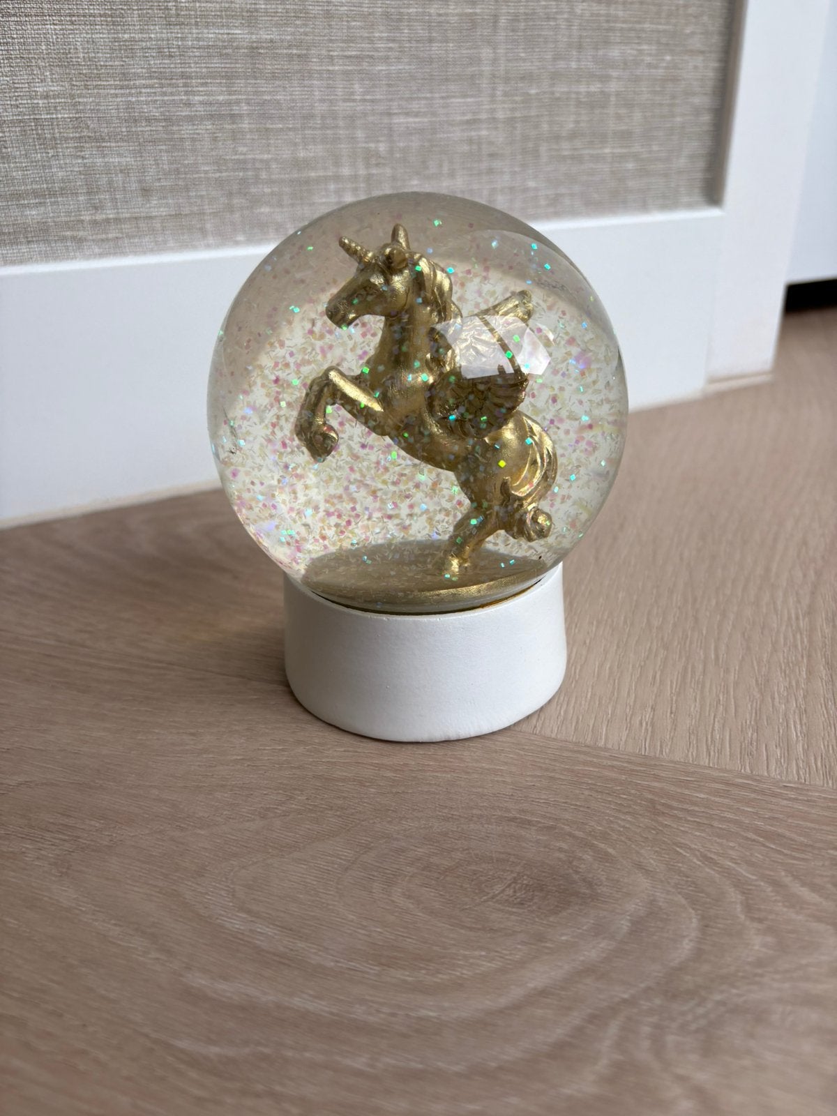 Snowglobe snow globe sneeuwbol unicorn eenhoorn, Ophalen, Zo goed als nieuw, Overige typen