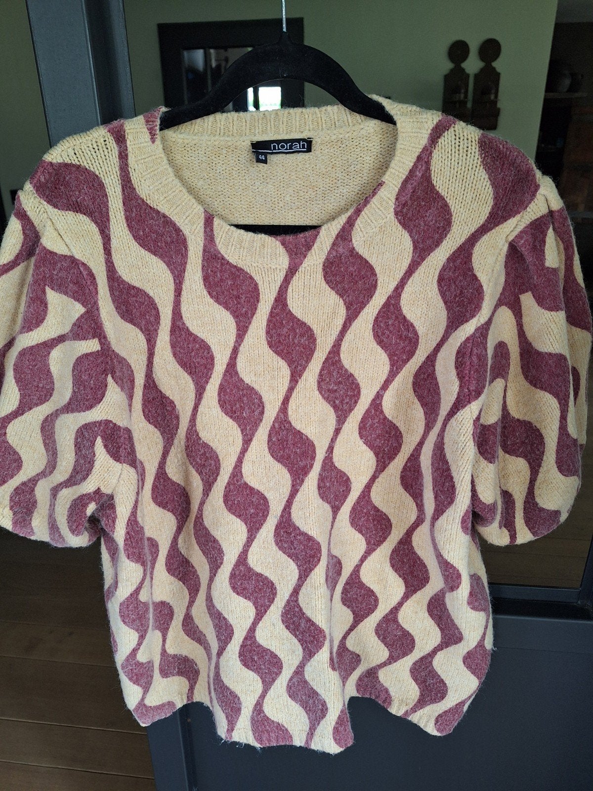 Norah truitje met vrolijke kleuren en pofmouwen, maat 44, Paars, Maat 42/44 (L), Ophalen of Verzenden, Zo goed als nieuw