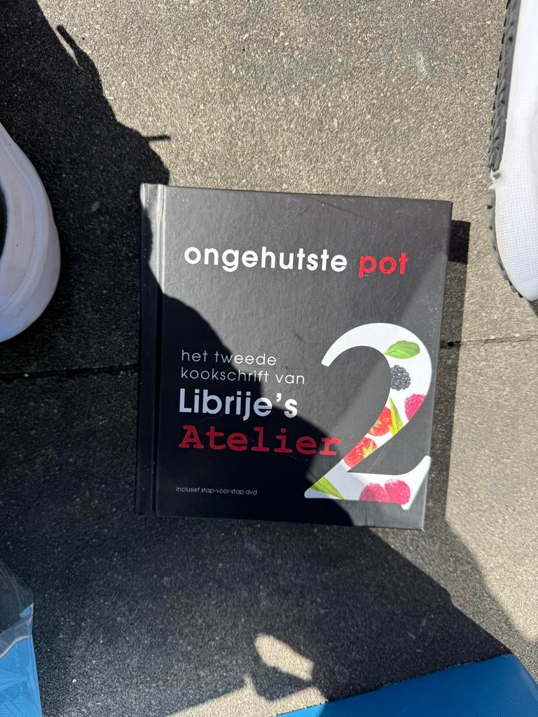 Ongehutste Pot - Librije's Atelier 2 Kookschrift + DVD, Ophalen of Verzenden, Zo goed als nieuw, Overige gebieden, Hoofdgerechten