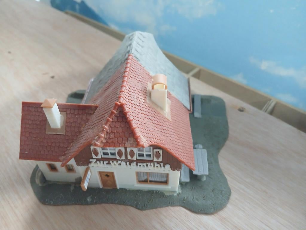 Mooie molen met huis voor HO spoor - 'Zur Waldmühle', Hobby en Vrije tijd, Modeltreinen | H0, Ophalen of Verzenden
