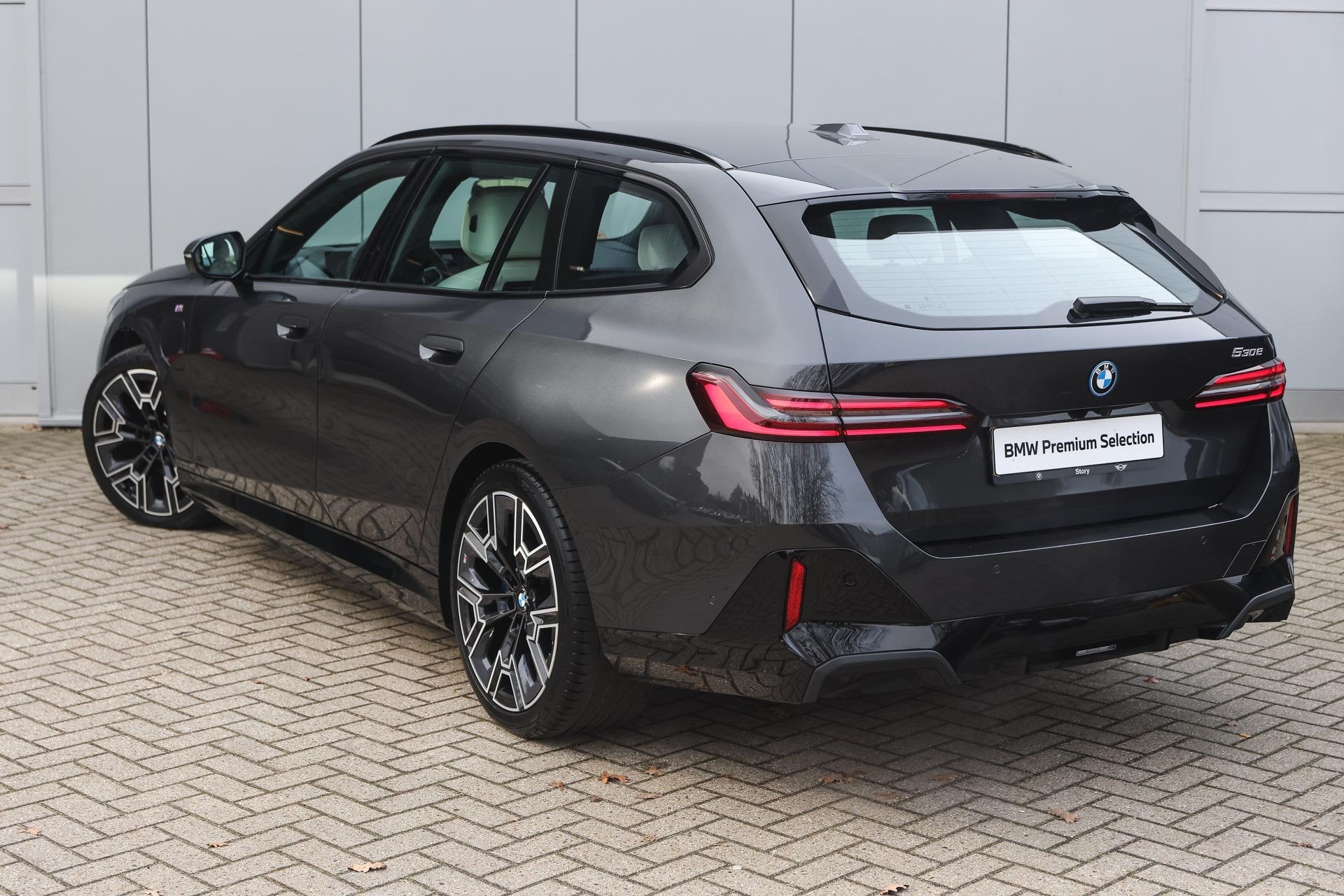 BMW 5 Serie Touring 530e M Sport Automaat / Bowers & Wilkins, Auto's, Achterwielaandrijving, Euro 6, 4 cilinders, Zilver of Grijs