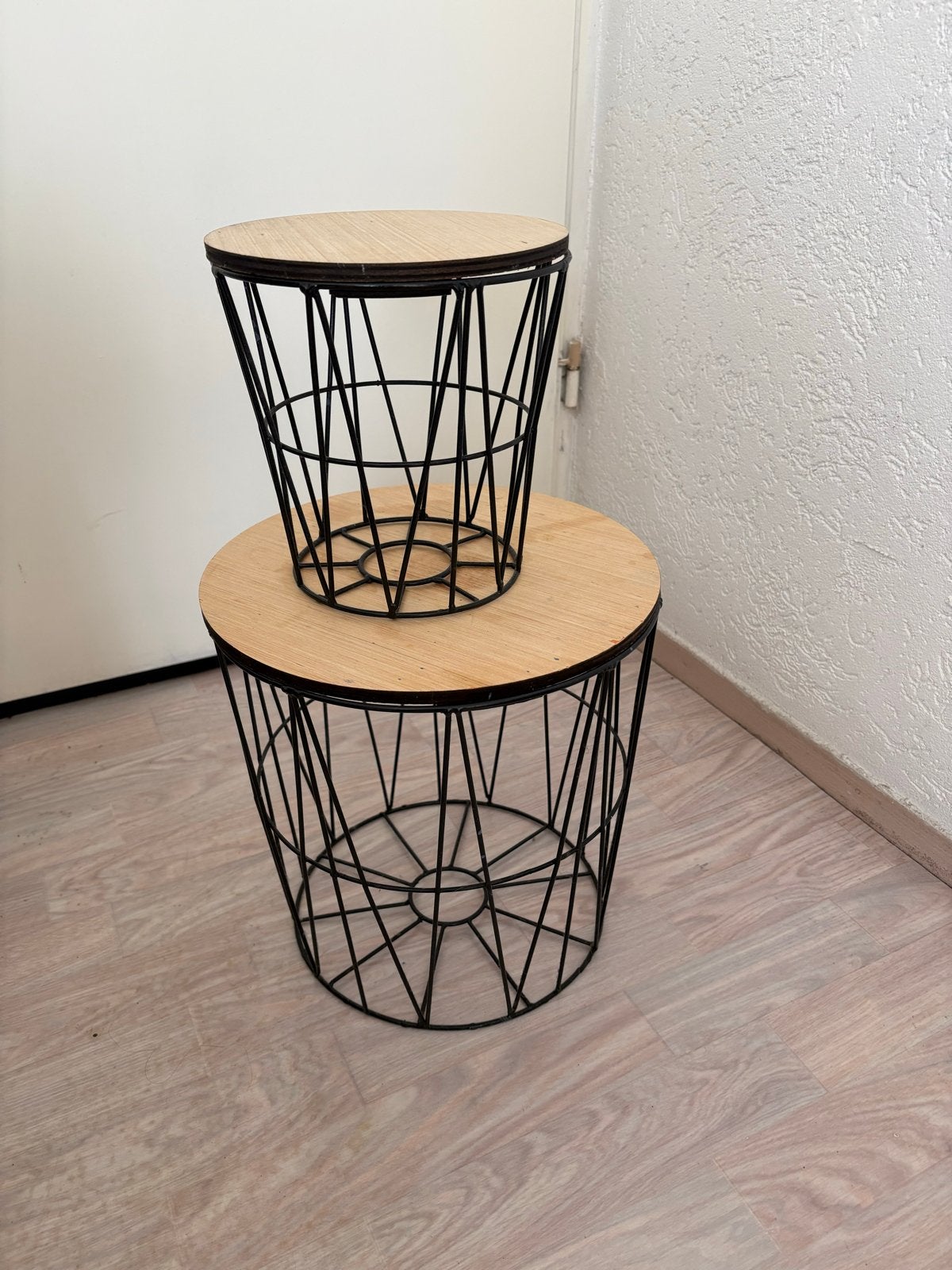 Set van 2 bijzettafels - Modern design met houten blad, Ophalen of Verzenden, Gebruikt, Vierkant