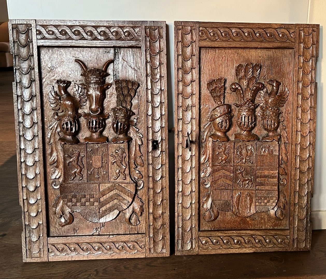 twee antieke eikenhouten handgesneden panelen, Ophalen of Verzenden