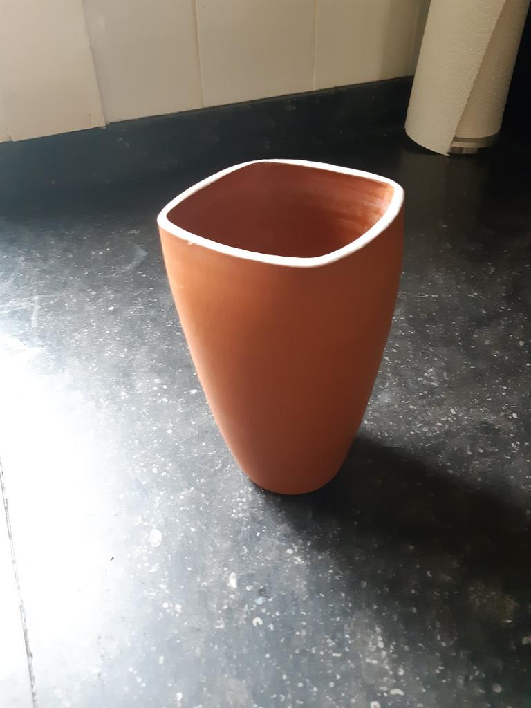 Retro handmade vaasje., Huis en Inrichting, Ophalen of Verzenden, Zo goed als nieuw, Overige kleuren
