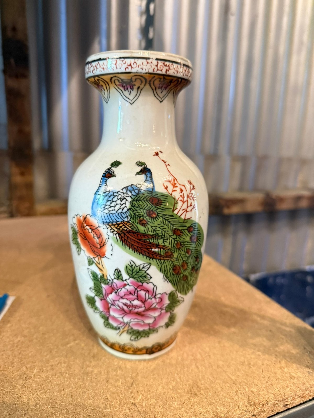 Vintage Chinese porseleinen vaas met pauwen - 20 cm, Antiek en Kunst, Antiek | Vazen, Ophalen of Verzenden