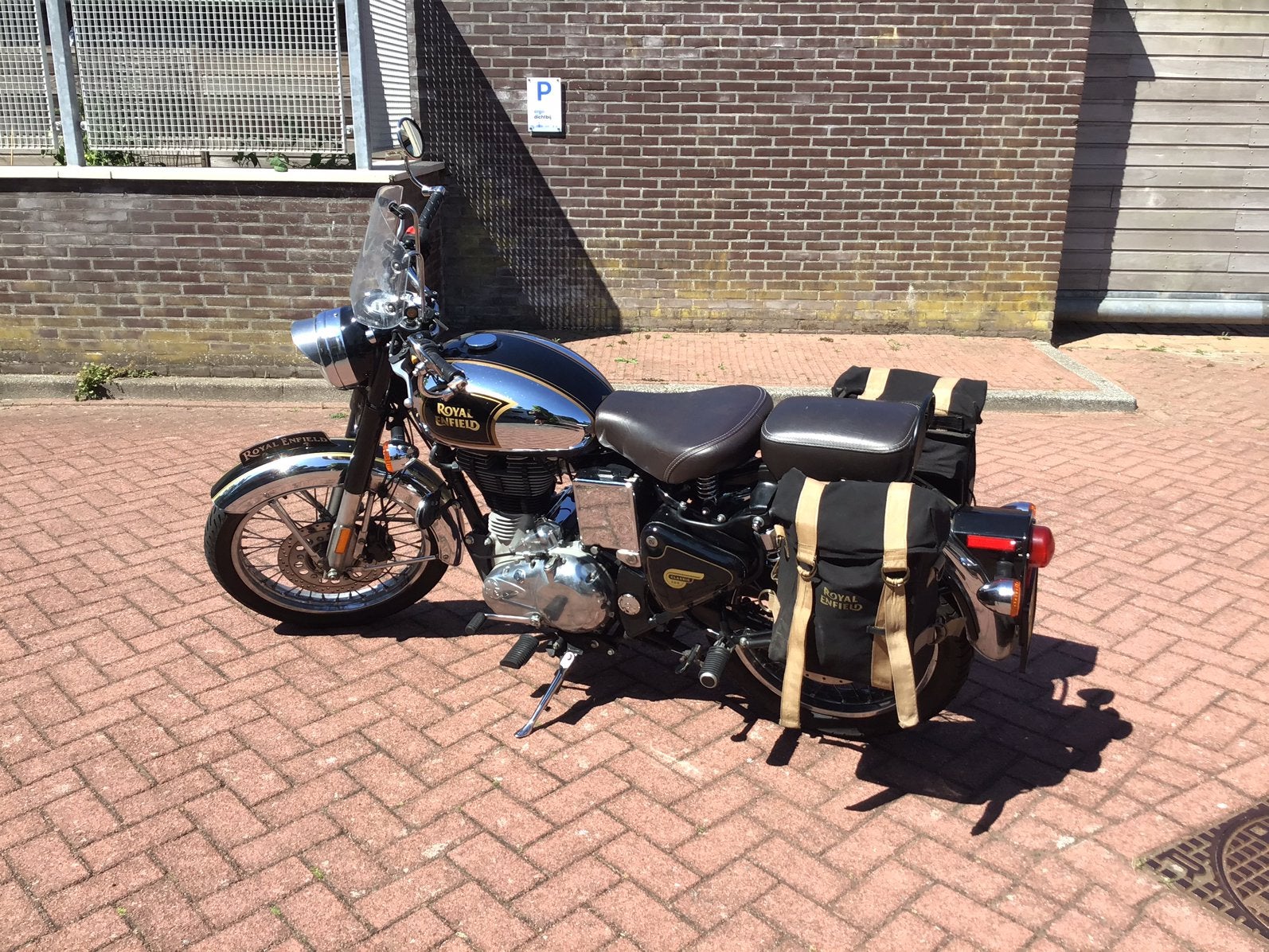 Royal Enfield Classic 500 - Zwart/Chroom met zijkoffers, Gebruikt, Particulier, Toermotor, Handgeschakeld