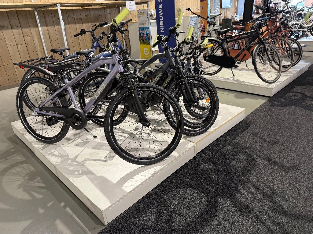 Diverse presentatie meubels voor oa winkel of beurs wit, Ophalen, Zo goed als nieuw