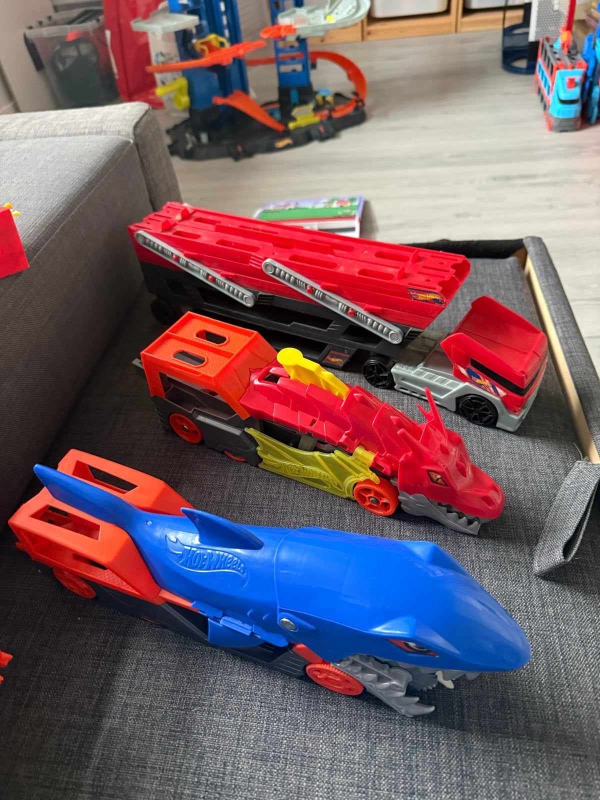 3 mooie Hot Wheels wagens - Haai, Draak en Transport, Ophalen, Gebruikt