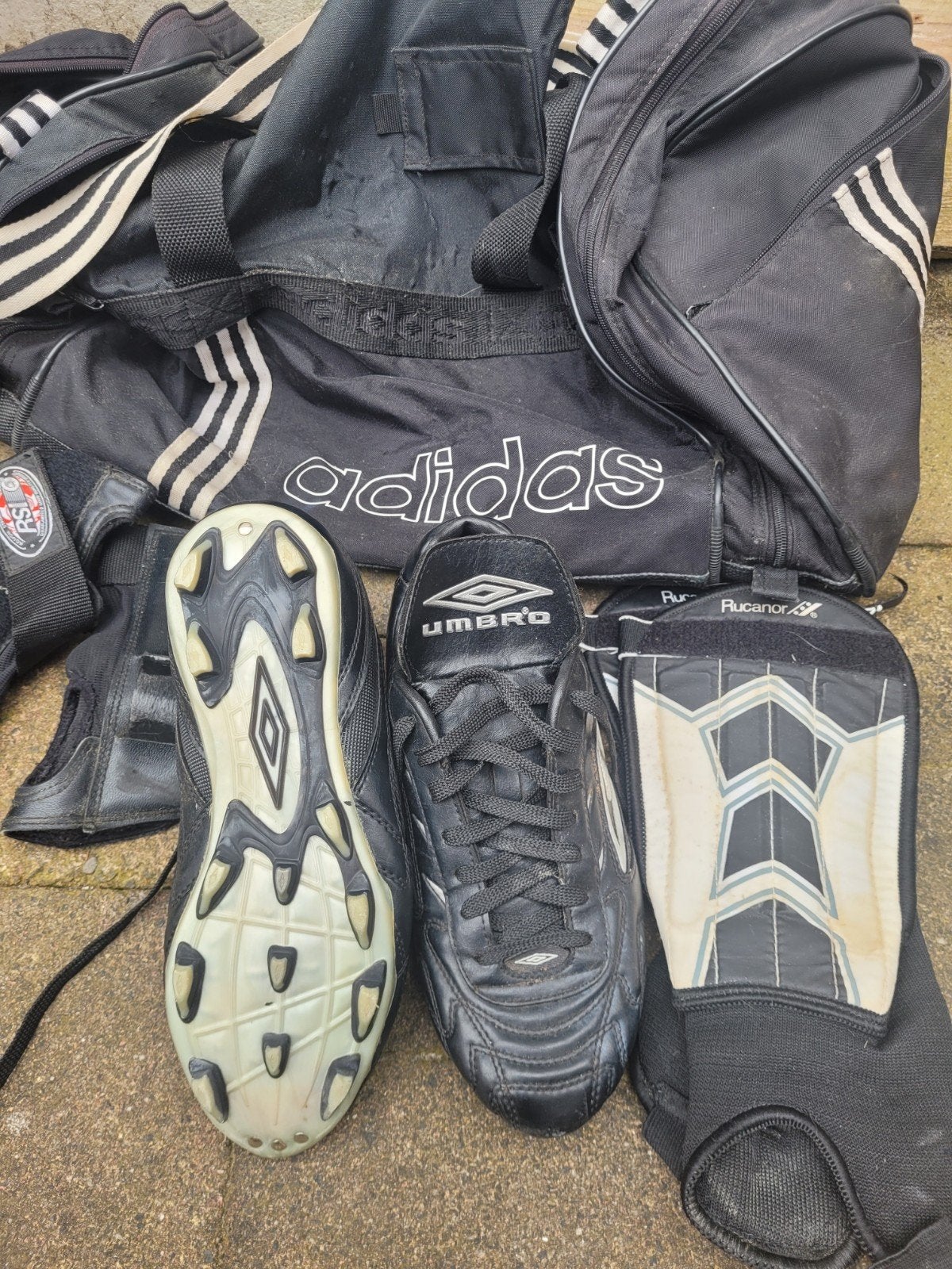 Adidas tas, Umbro schoenen, scheenbescher, Maat XS of kleiner, Ophalen, Gebruikt, Set
