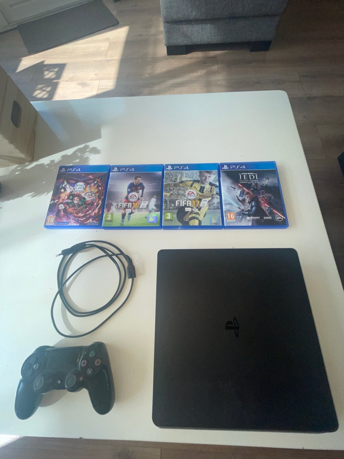 PlayStation 4 Slim met controller en 4 games, Ophalen, Met 1 controller, Slim, 500 GB