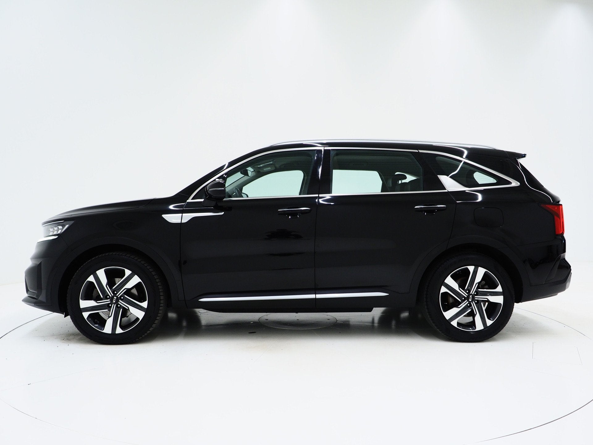 Kia Sorento 1.6 T-GDI Plug-in Hybrid 4WD DynamicLine 7p. | L, Auto's, Dealer onderhouden, Gebruikt, Zwart, 4 cilinders