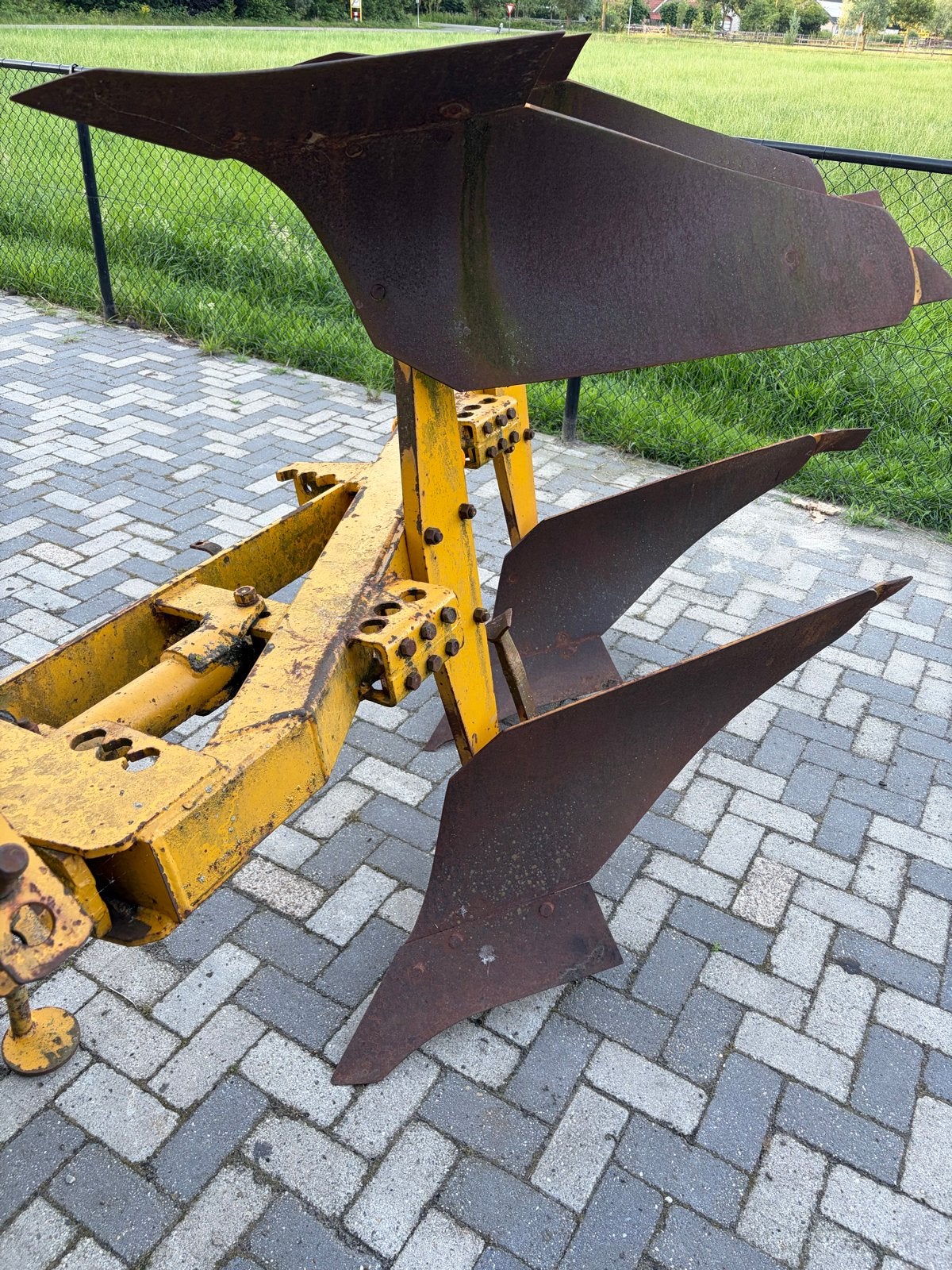 Degelijke 2 schaar ploeg wentelploeg kantelploeg, Ophalen, Gebruikt
