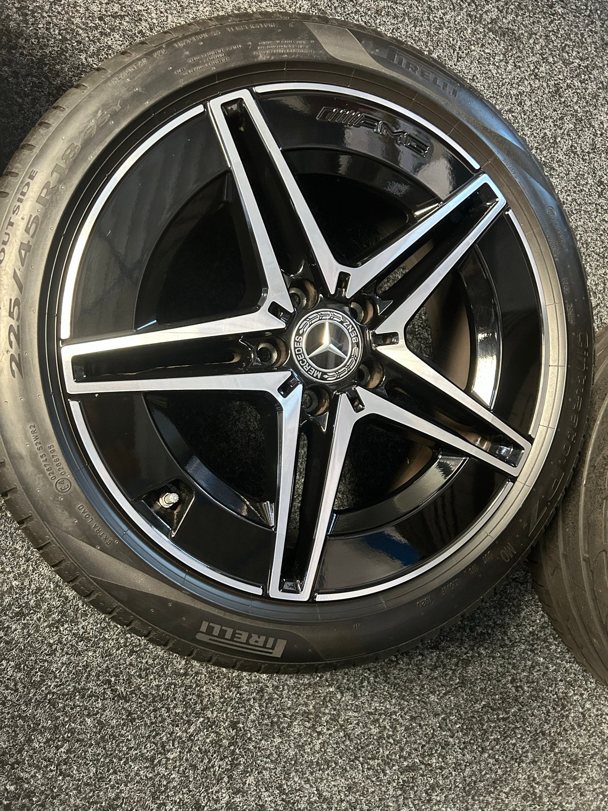 Mercedes AMG breedset velgen met Pirelli zomerbanden 18 inch, Auto-onderdelen, Banden en Velgen, Banden en Velgen, Zomerbanden
