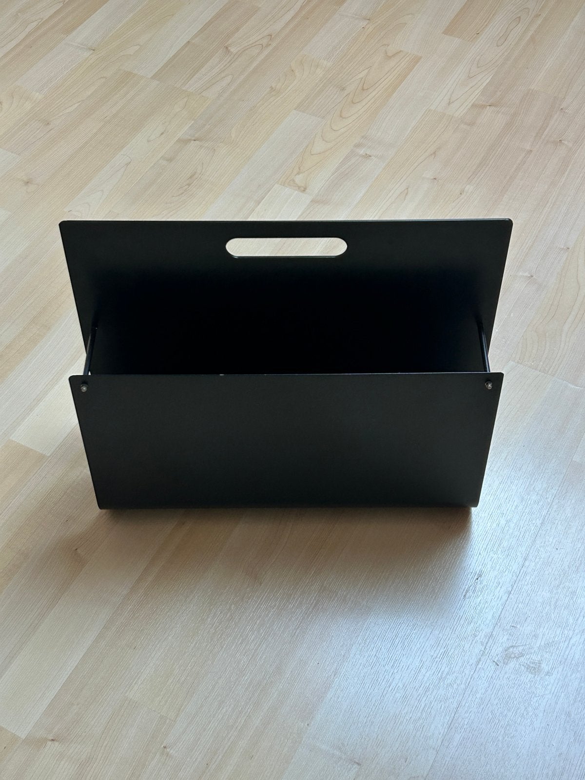 Zwarte metalen lectuurbak met handvat, Ophalen, Met handvat, Metaal, Modern