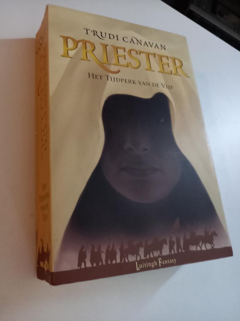Trudi Canavan: Priester – het Tijdperk van de Vijf, Ophalen of Verzenden, Gelezen