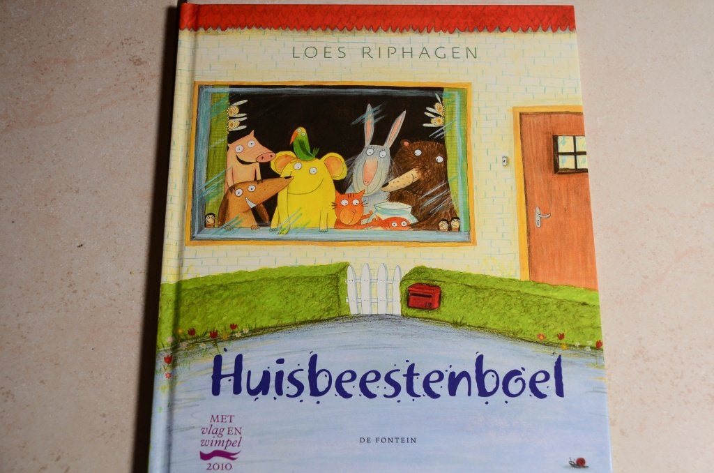 Huisbeestenboel / Loes Riphagen, Ophalen of Verzenden, Zo goed als nieuw, Fictie algemeen, Voorleesboek