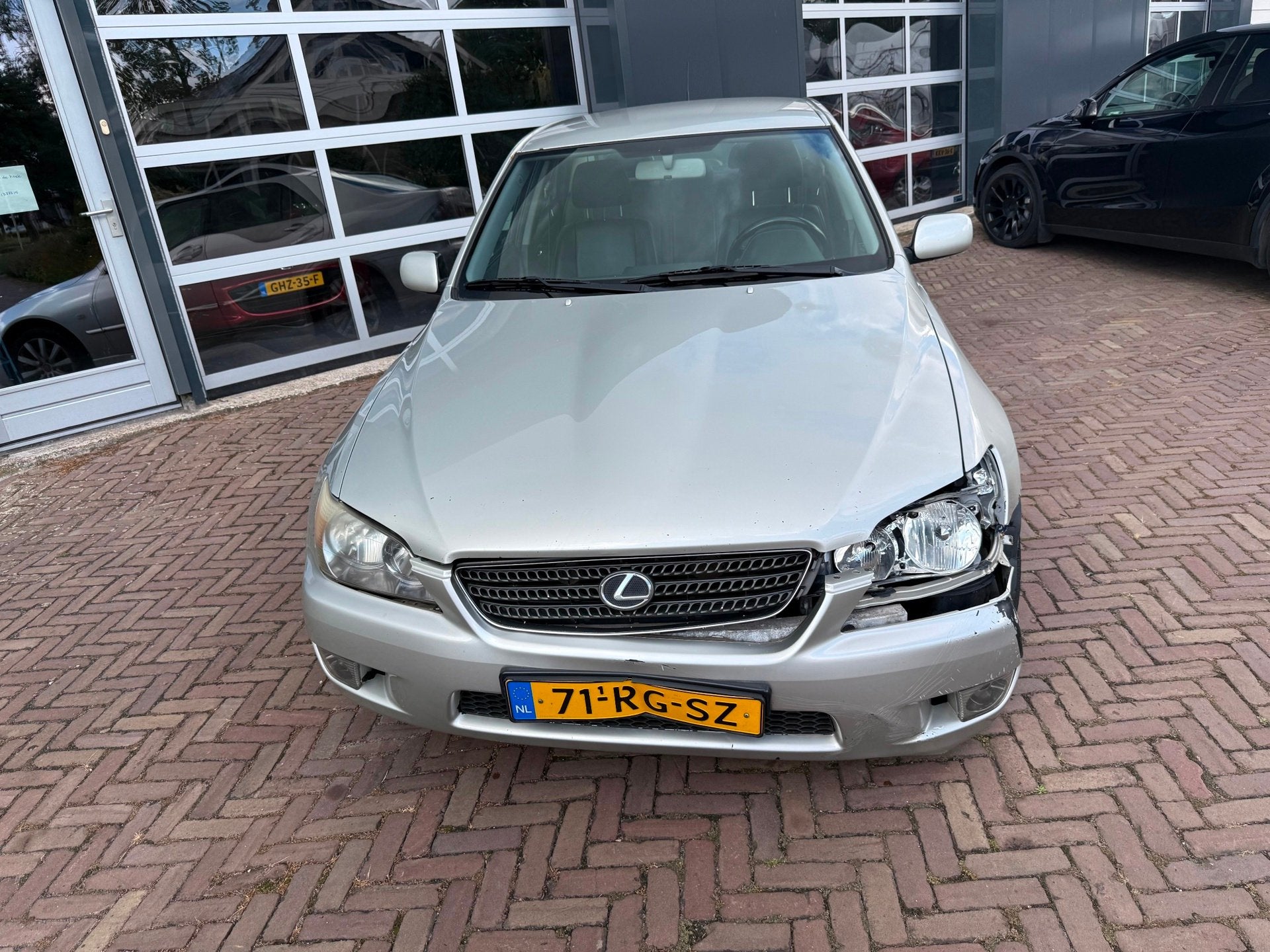 Lexus IS 200 Business | 1e eigenaar | lichte rijdbare voorsc, Auto's, 1355 kg, Gebruikt, Zwart, Sedan