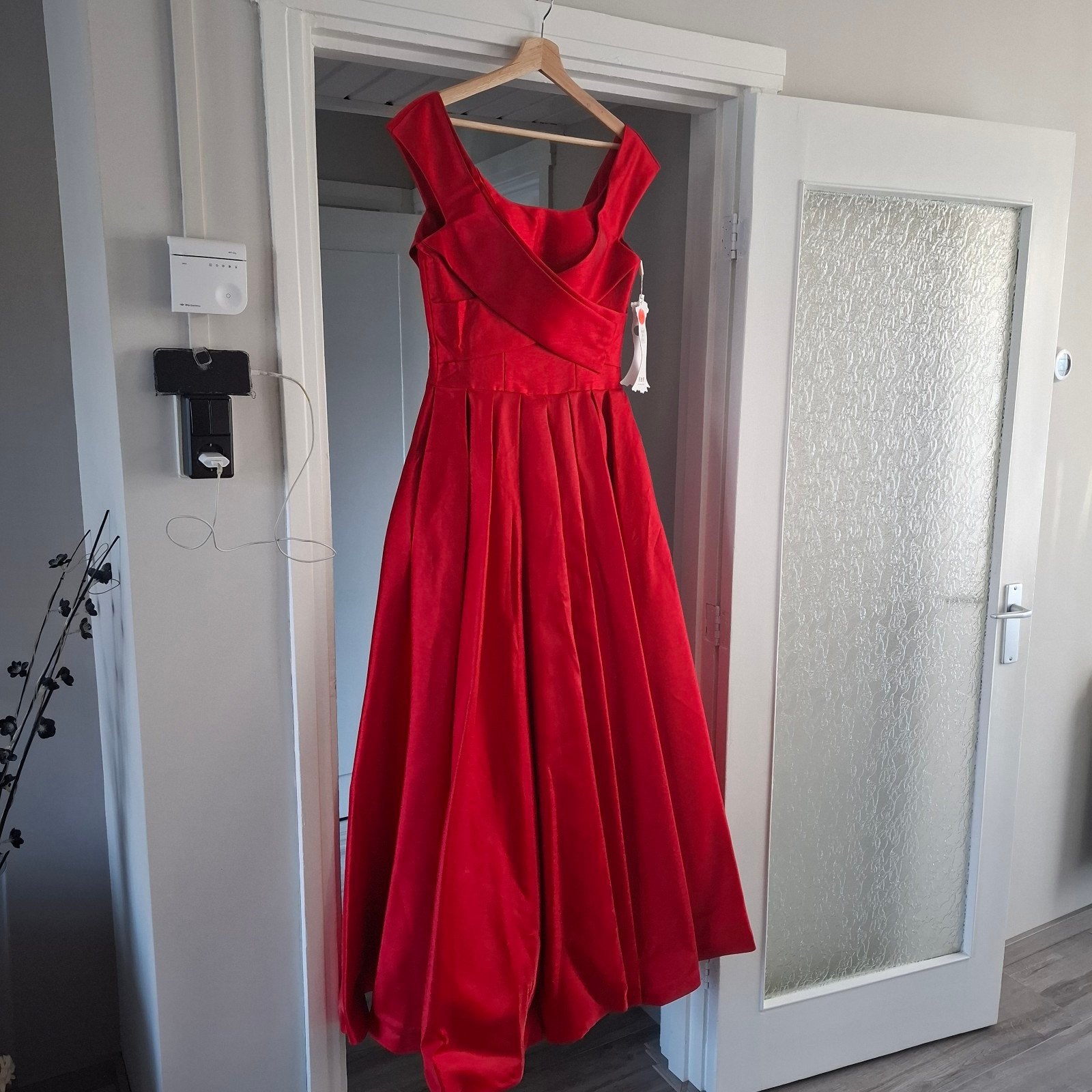 Prachtige rode avond-/galajurk - Nieuw met kaartje!, Kleding | Dames, Nieuw, F&P, Ophalen, Maat 38/40 (M)