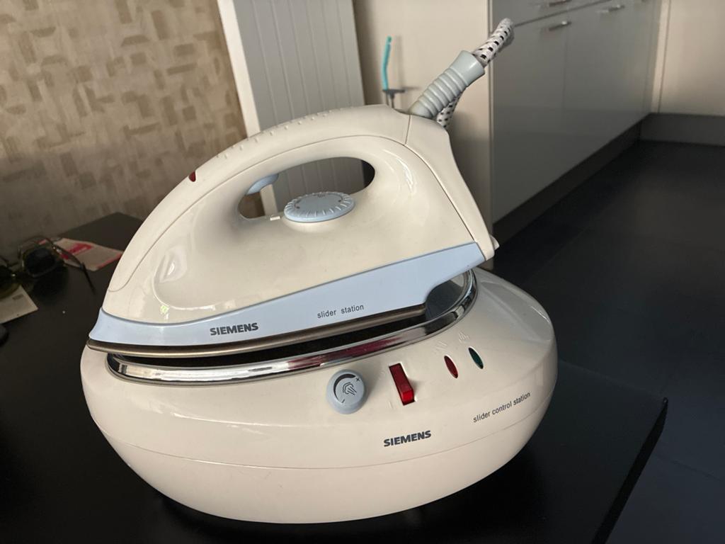 Siemens Draadloos Strijkijzer met Slider Station, Ophalen, Gebruikt, Draadloos strijkijzer