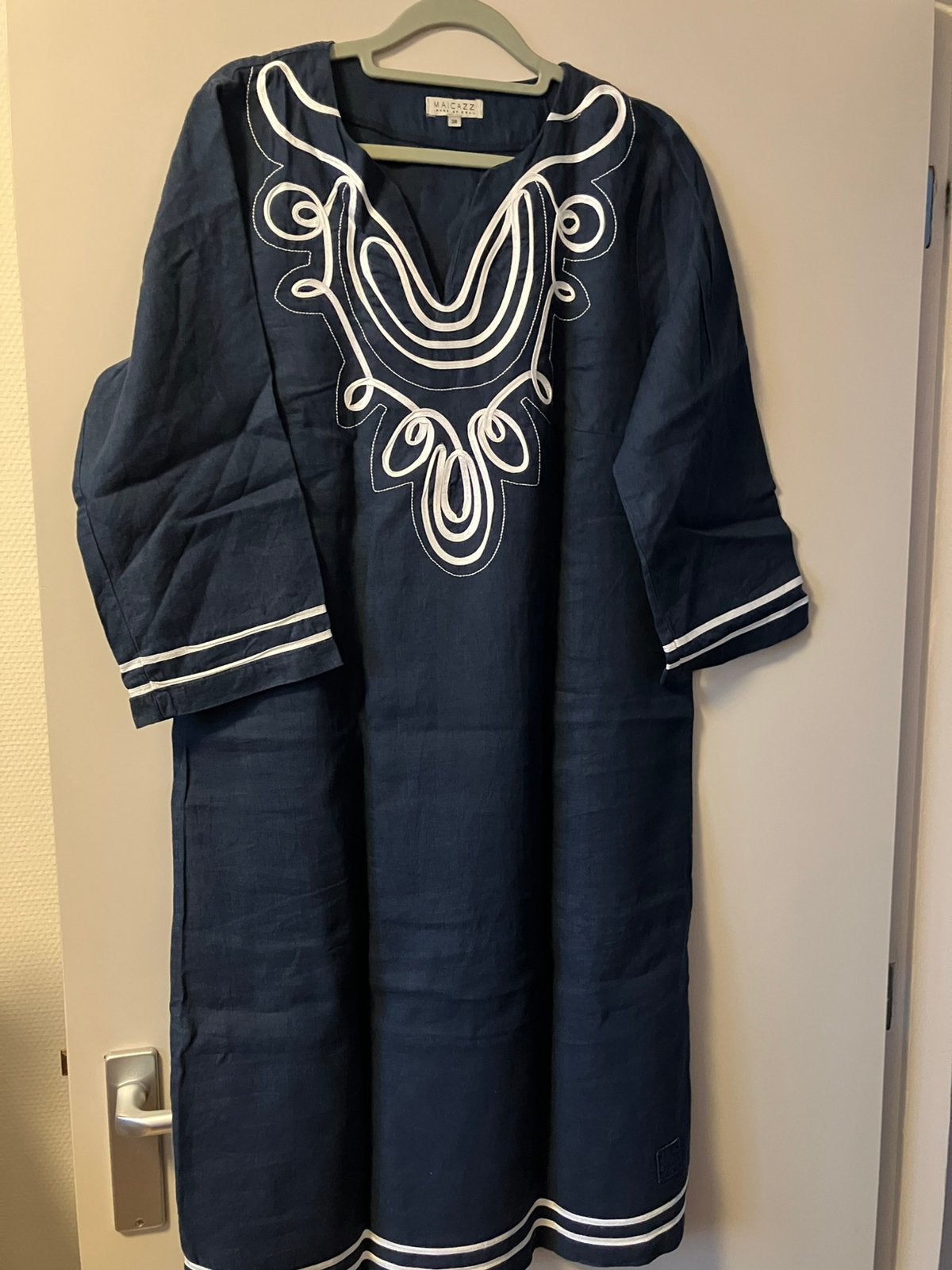 Maicazz / d blauw-wit bewerkte jurk linnen / 38, Kleding | Dames, Maat 38/40 (M), Blauw, Ophalen of Verzenden, Zo goed als nieuw