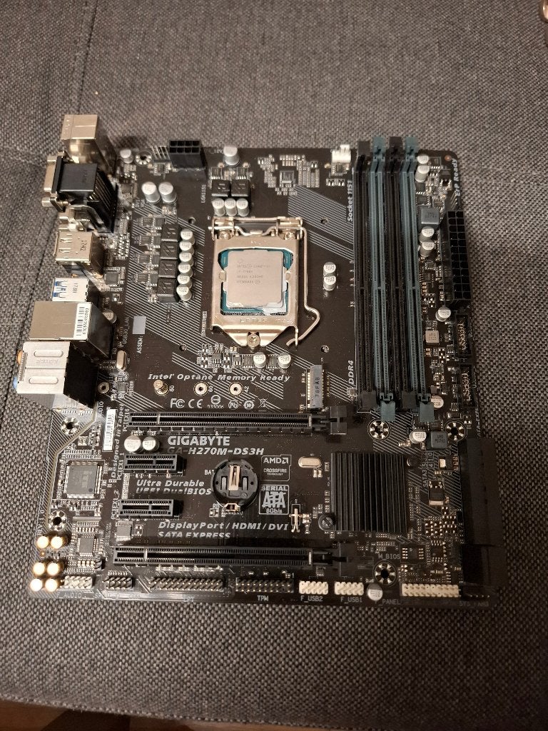 Gigabyte GA-H270M DS3H  + Intel Core i7-7700K 4.2 GHz, Computers en Software, Moederborden, Ophalen of Verzenden, Zo goed als nieuw
