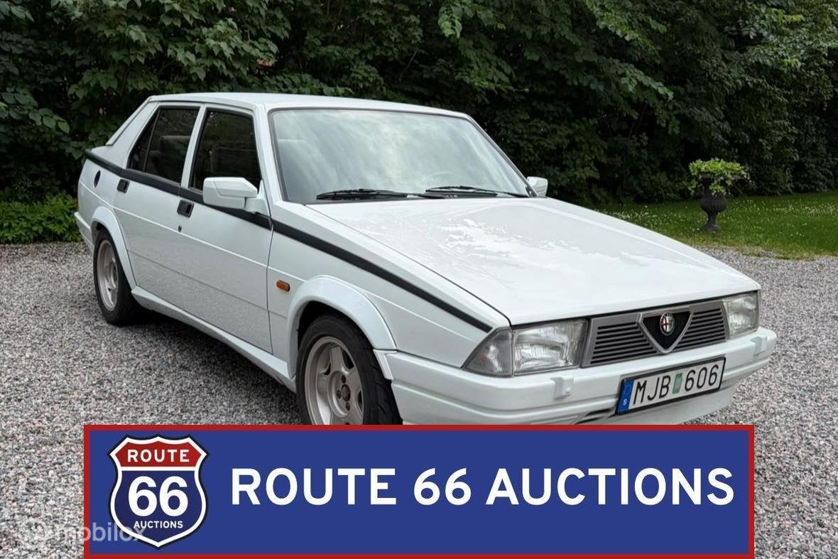 Alfa Romeo 75 | 1986 | Route 66 Auctions, Auto's, Oldtimers, Overige carrosserieën, Zwart, Bedrijf, Handgeschakeld